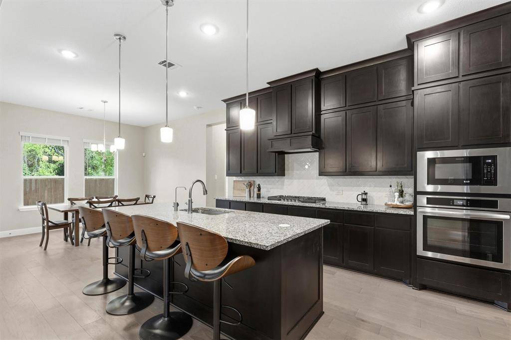 943 Richard Pittmon Drive, Desoto, TX 75115