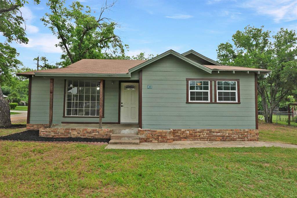 433 W Hampton Avenue, De Leon, TX 76444