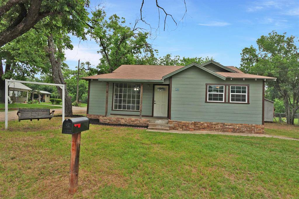 433 W Hampton Avenue, De Leon, TX 76444