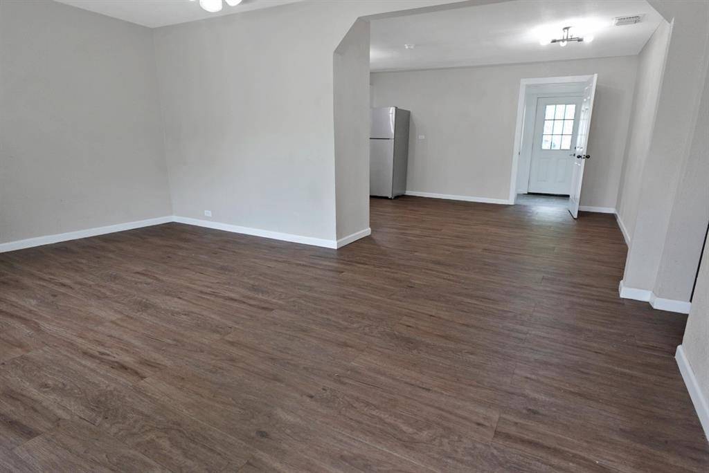 433 W Hampton Avenue, De Leon, TX 76444