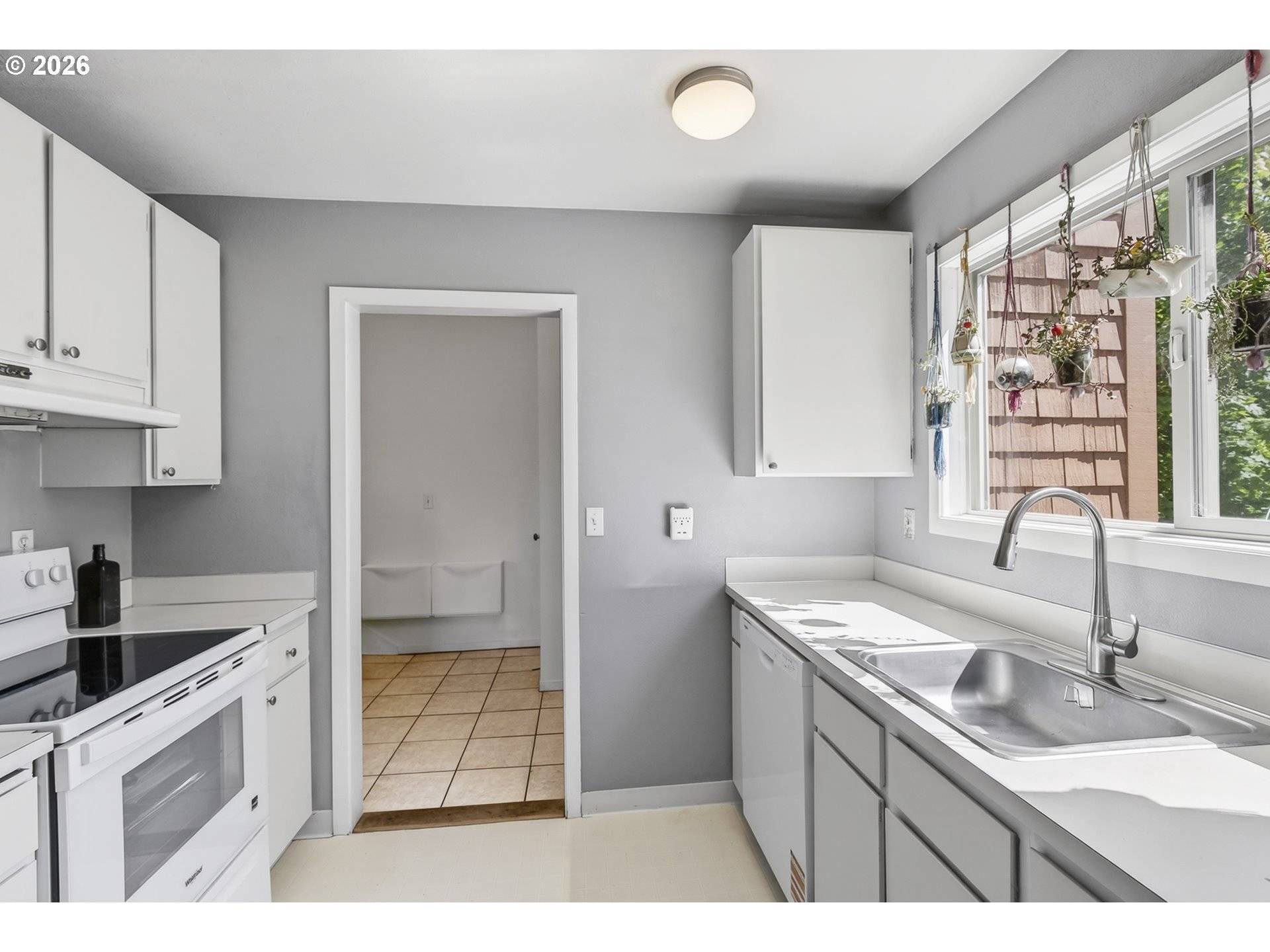 24 OSWEGO SMT, Lake Oswego, OR 97035