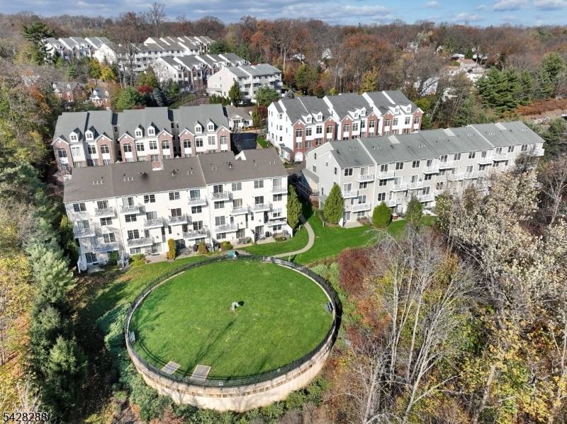17 De Bruyle Ct #17, Hawthorne Boro, NJ 07506