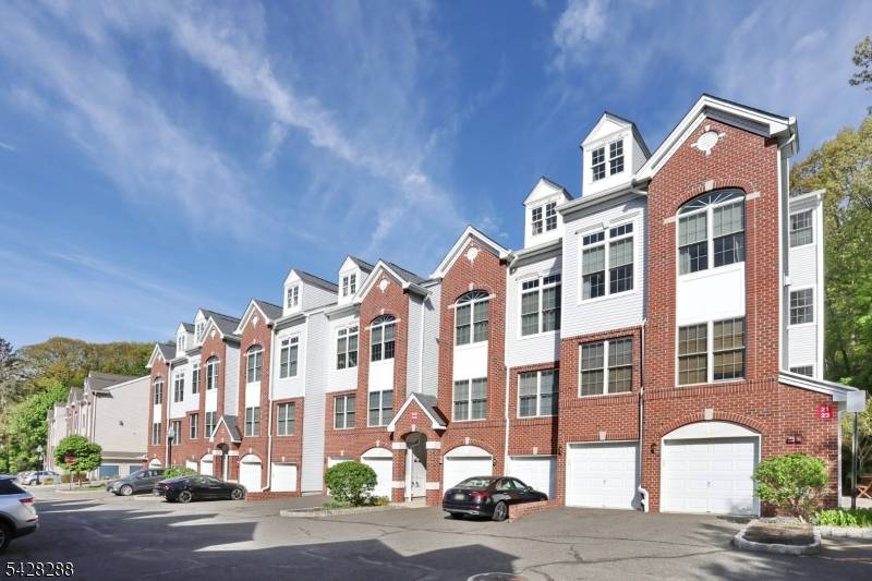 17 De Bruyle Ct #17, Hawthorne Boro, NJ 07506