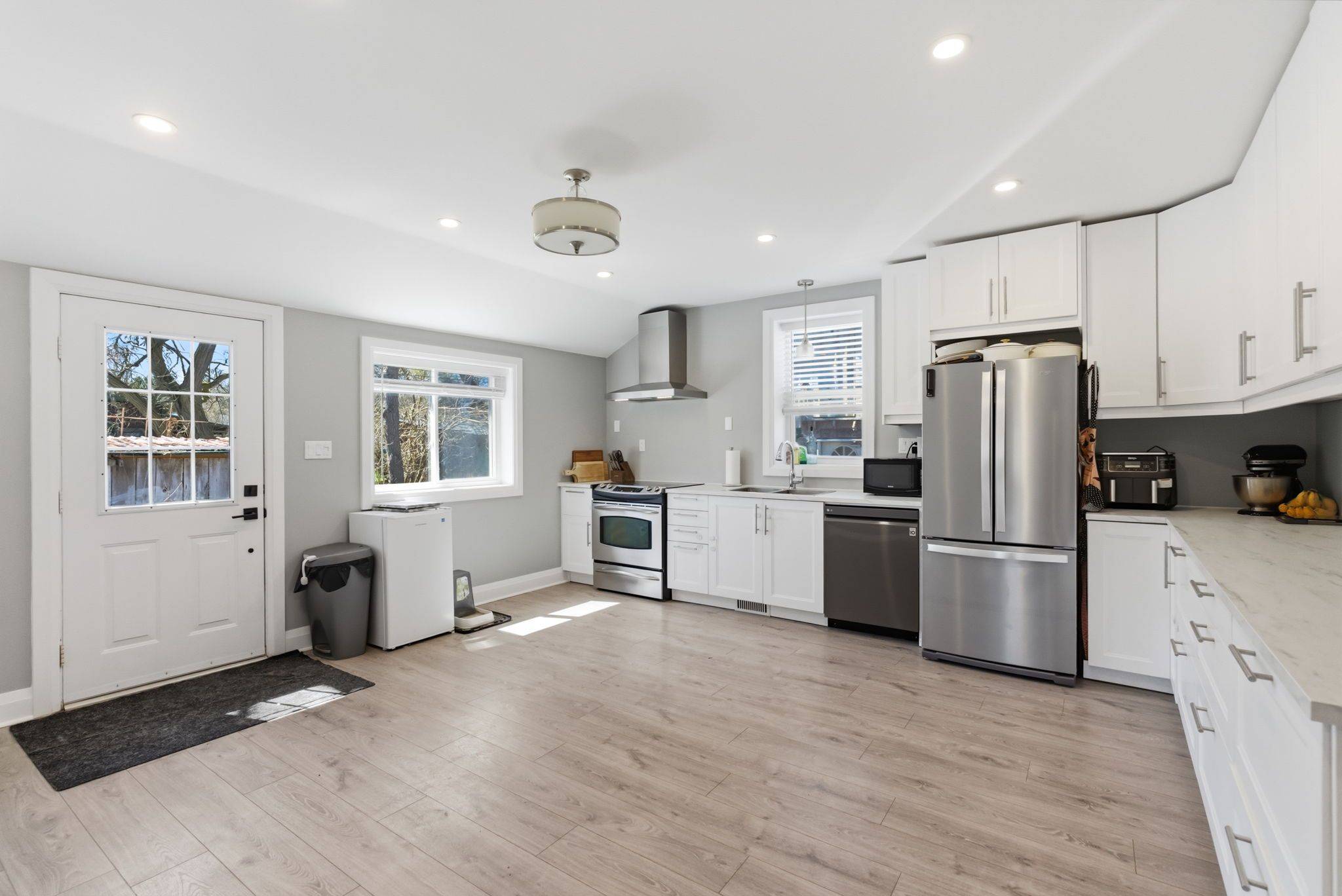 88 Victoria RD, Georgina, ON L0E 1N0