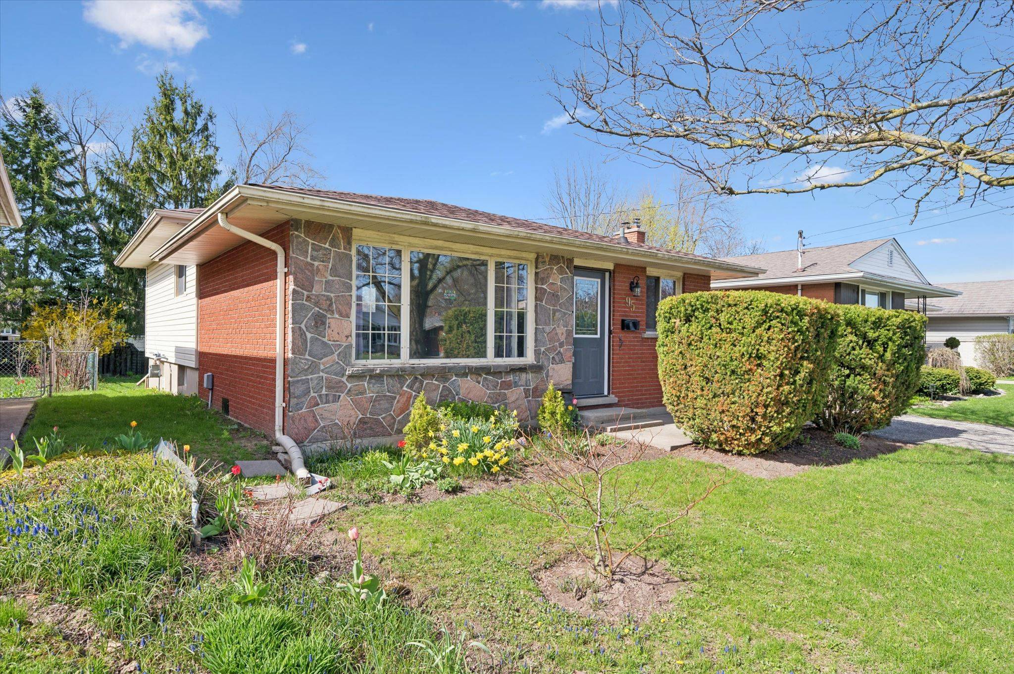 95 Weichel ST, Kitchener, ON N2M 2A7