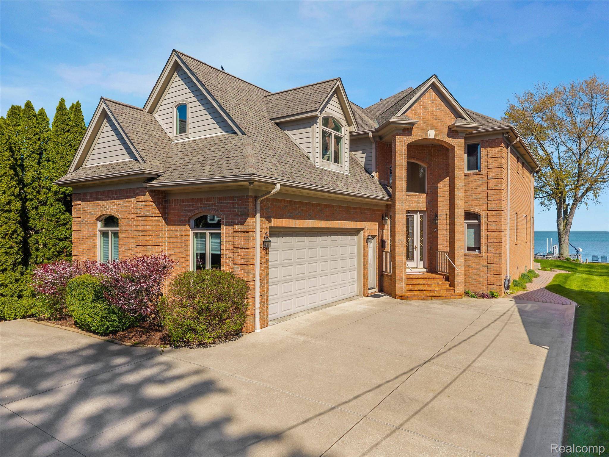 34330 Jefferson AVE, Harrison Charter Township, MI 48045