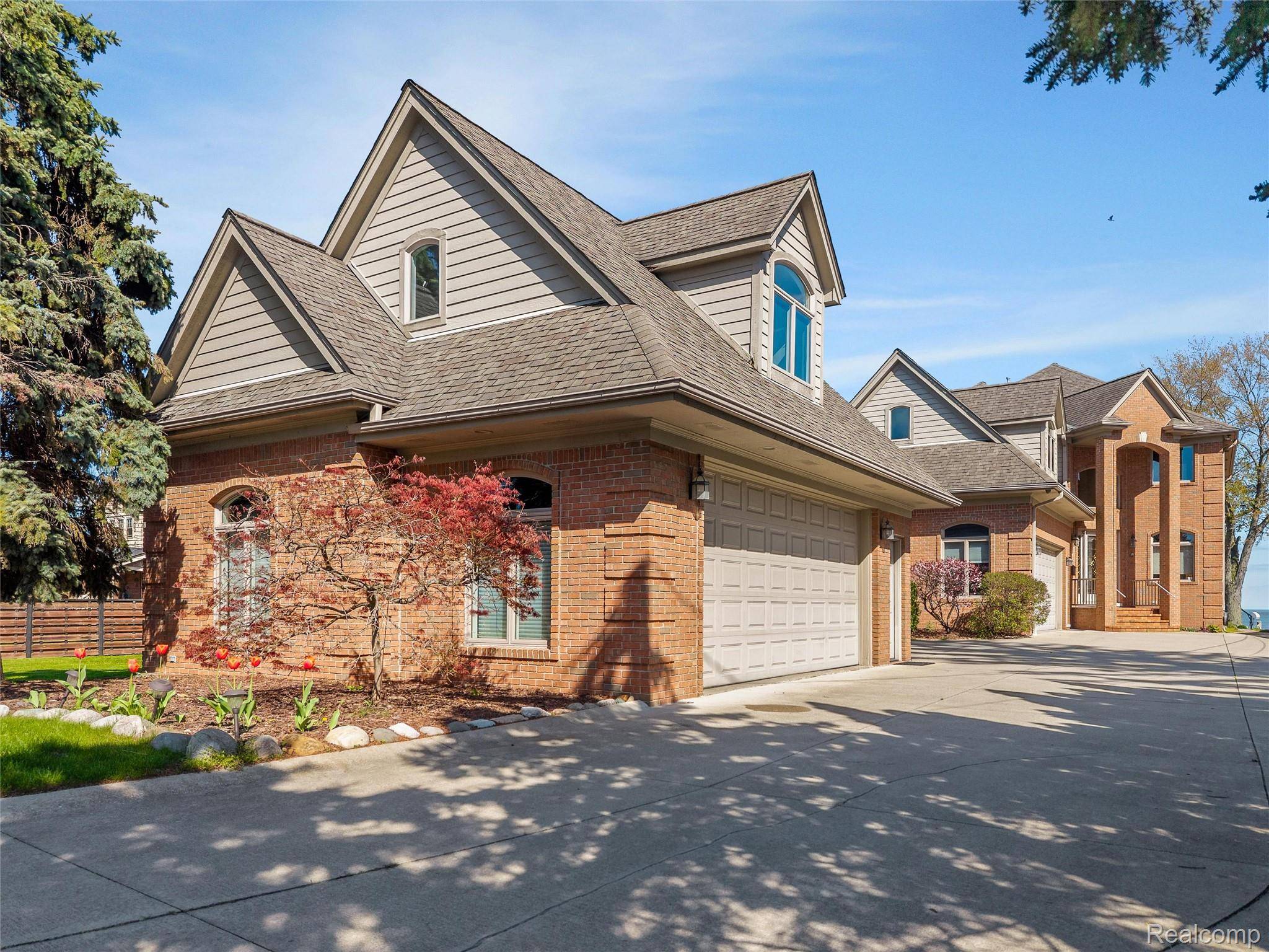 34330 Jefferson AVE, Harrison Charter Township, MI 48045