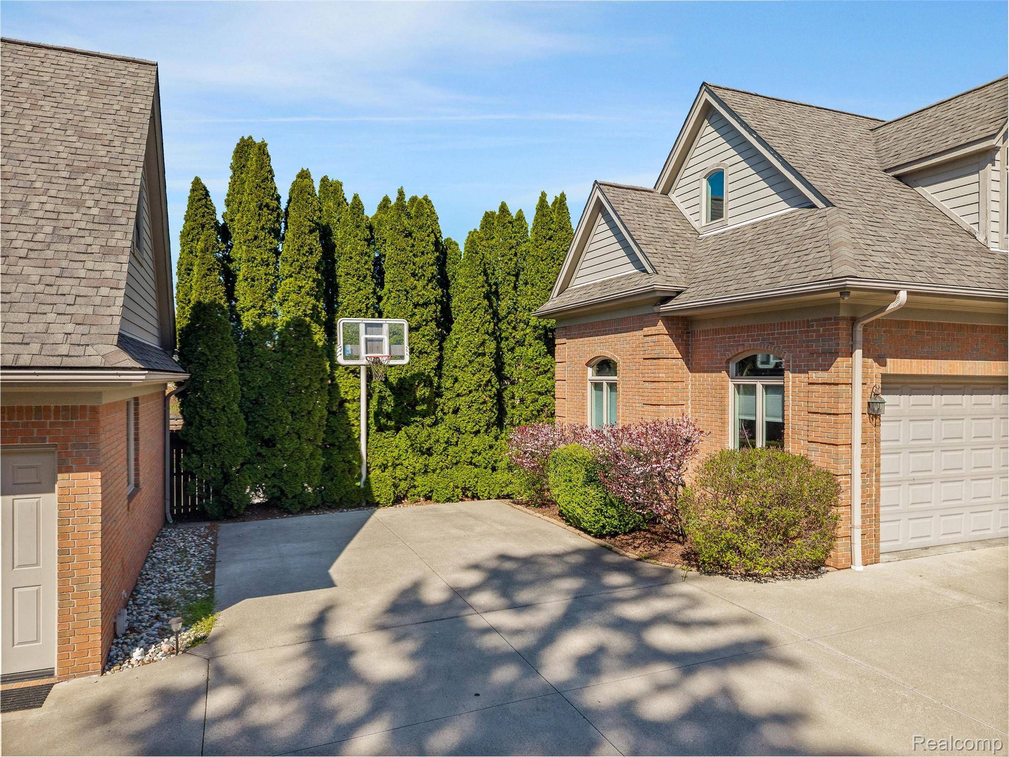 34330 Jefferson AVE, Harrison Charter Township, MI 48045