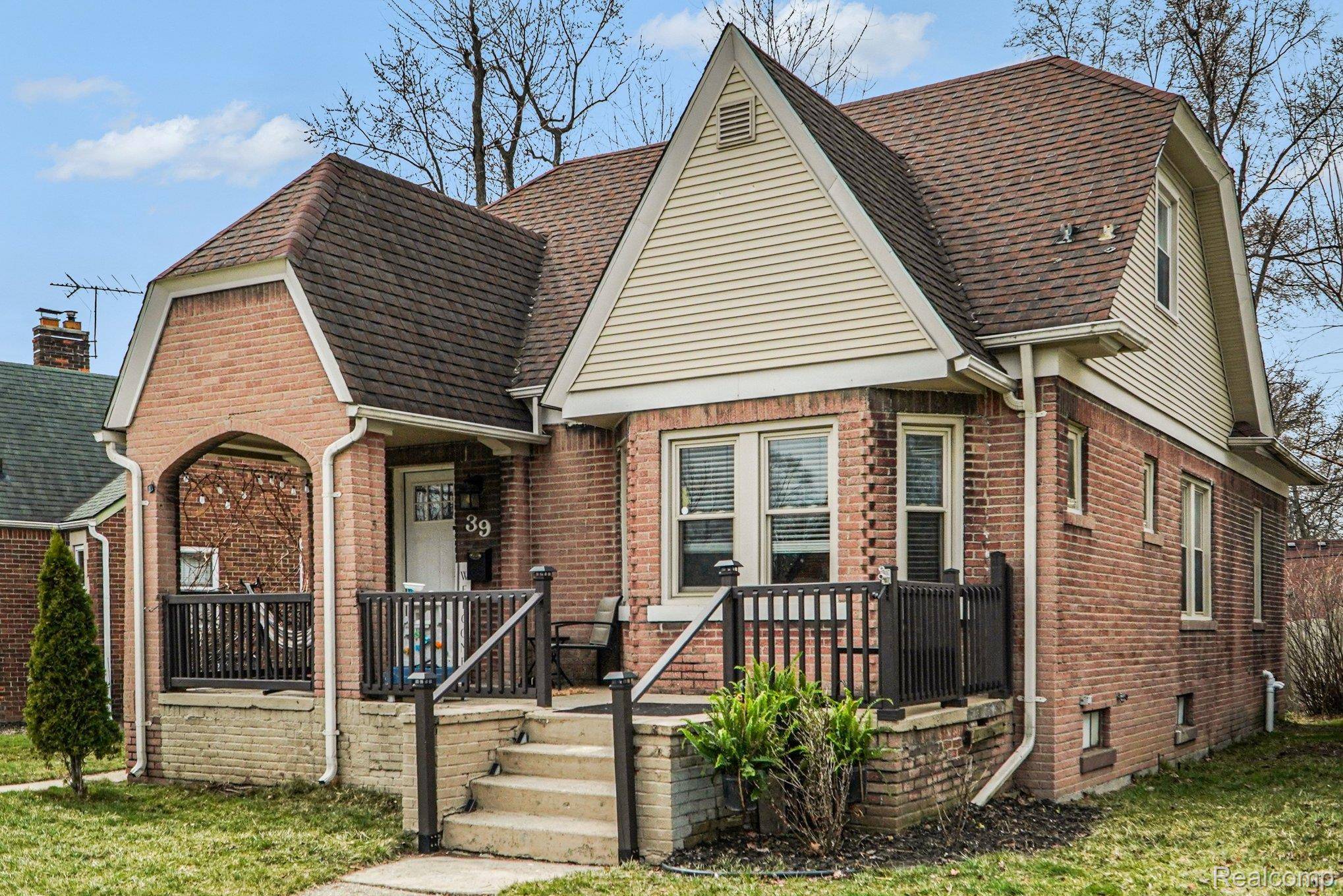 39 Neome DR, Pontiac, MI 48341