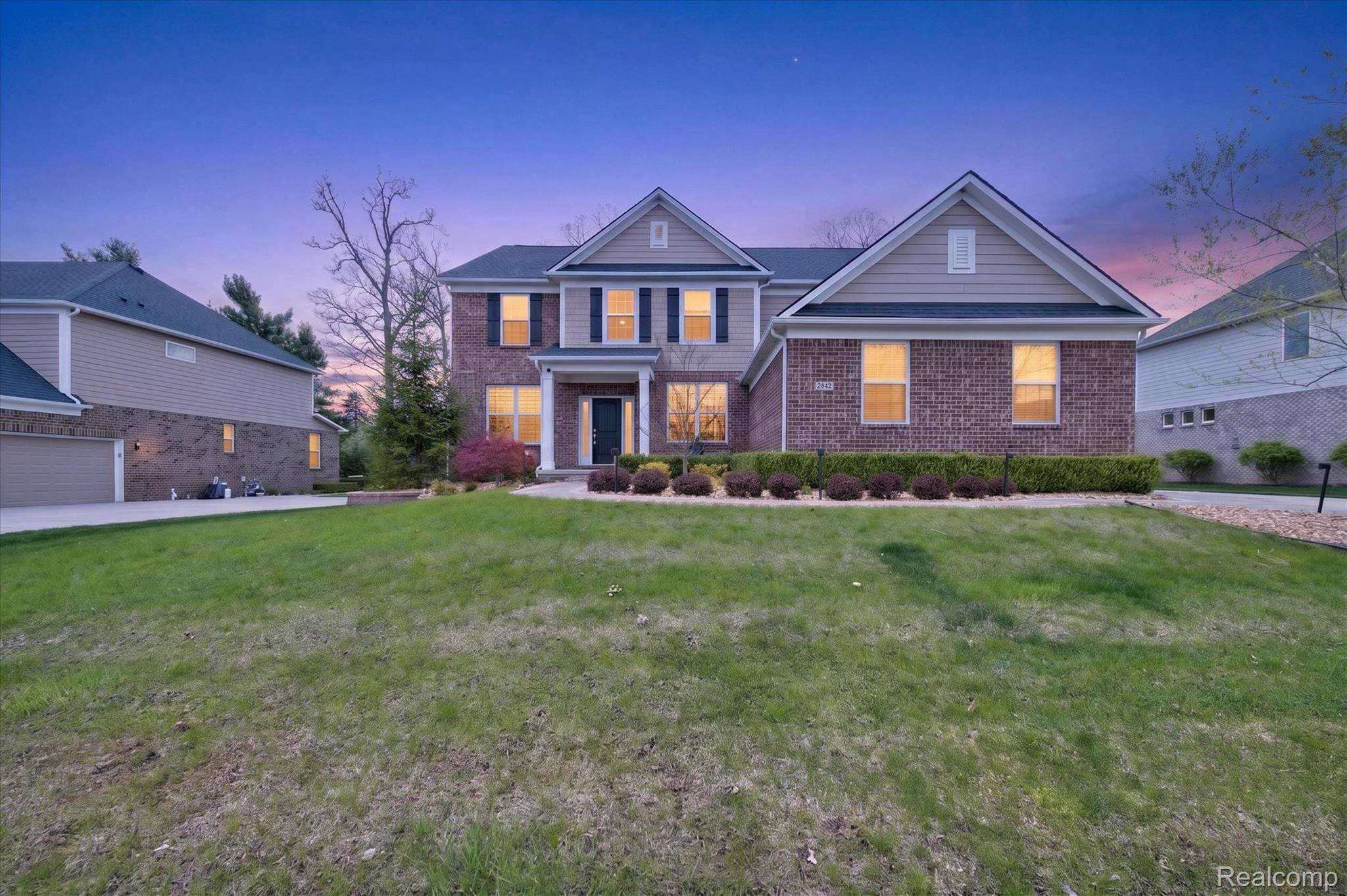 2942 Montgomery CIR, Commercechartertownship_oakland, MI 48390