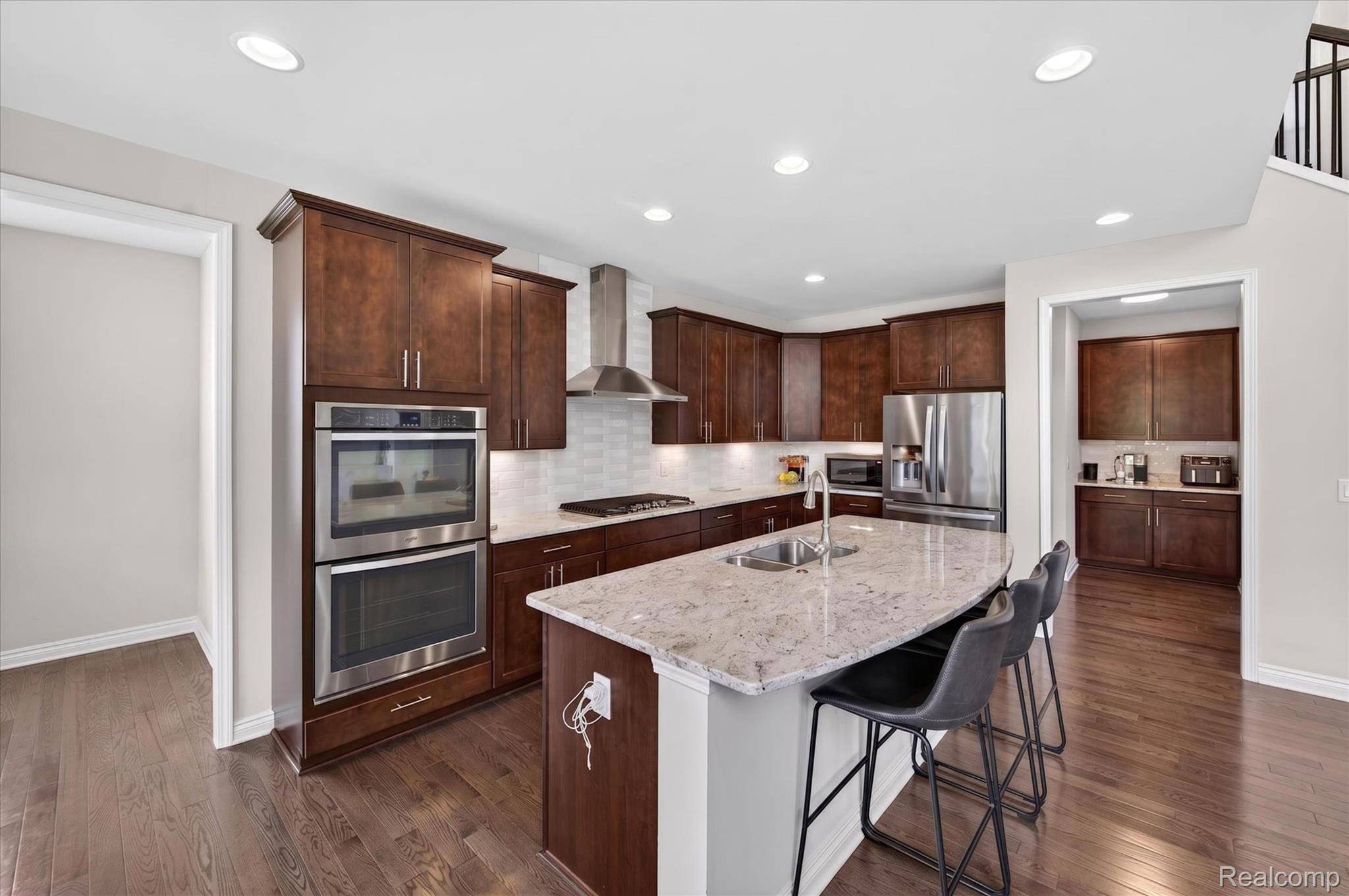 2942 Montgomery CIR, Commercechartertownship_oakland, MI 48390