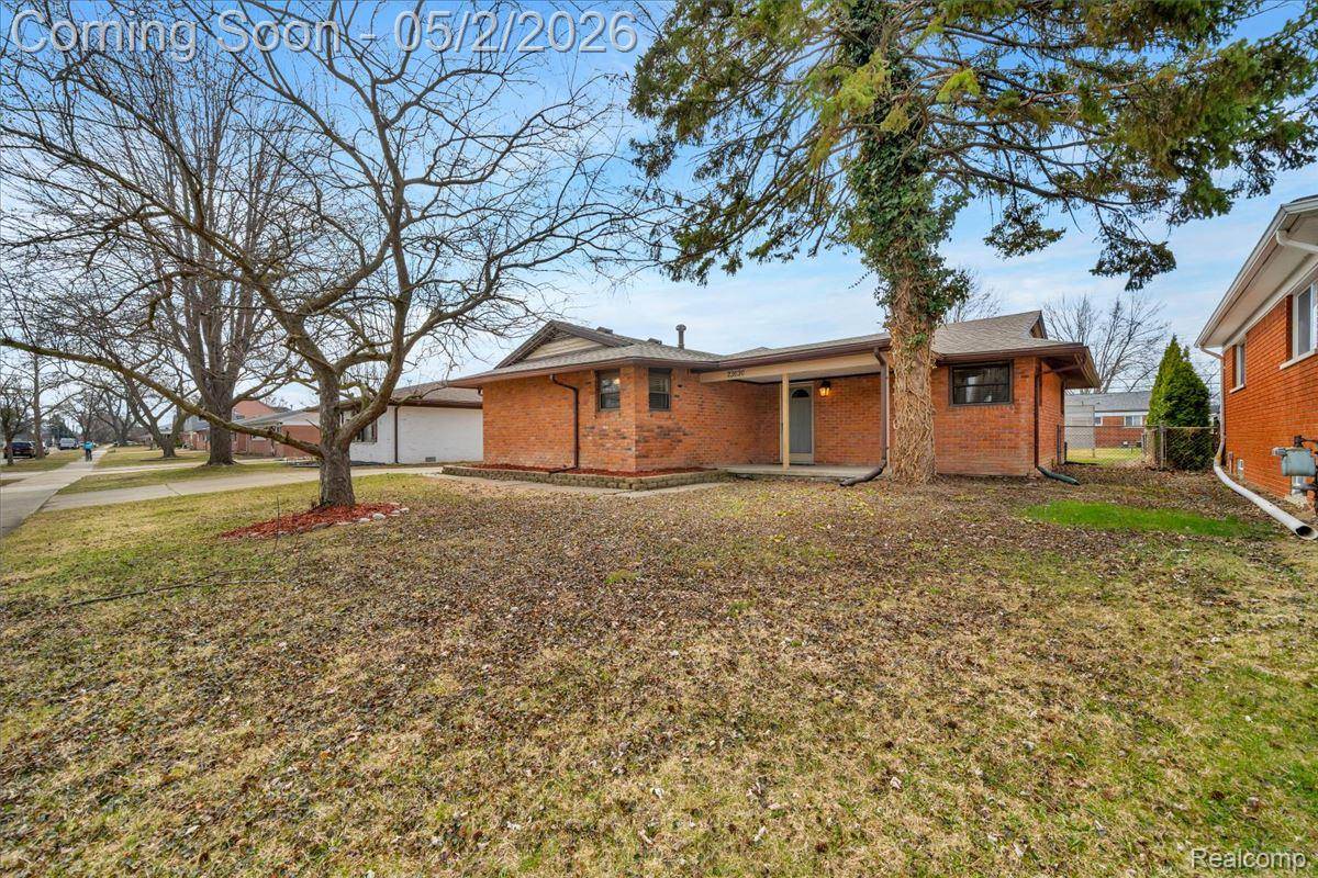 23030 Edgewater ST, St. Clair Shores, MI 48082