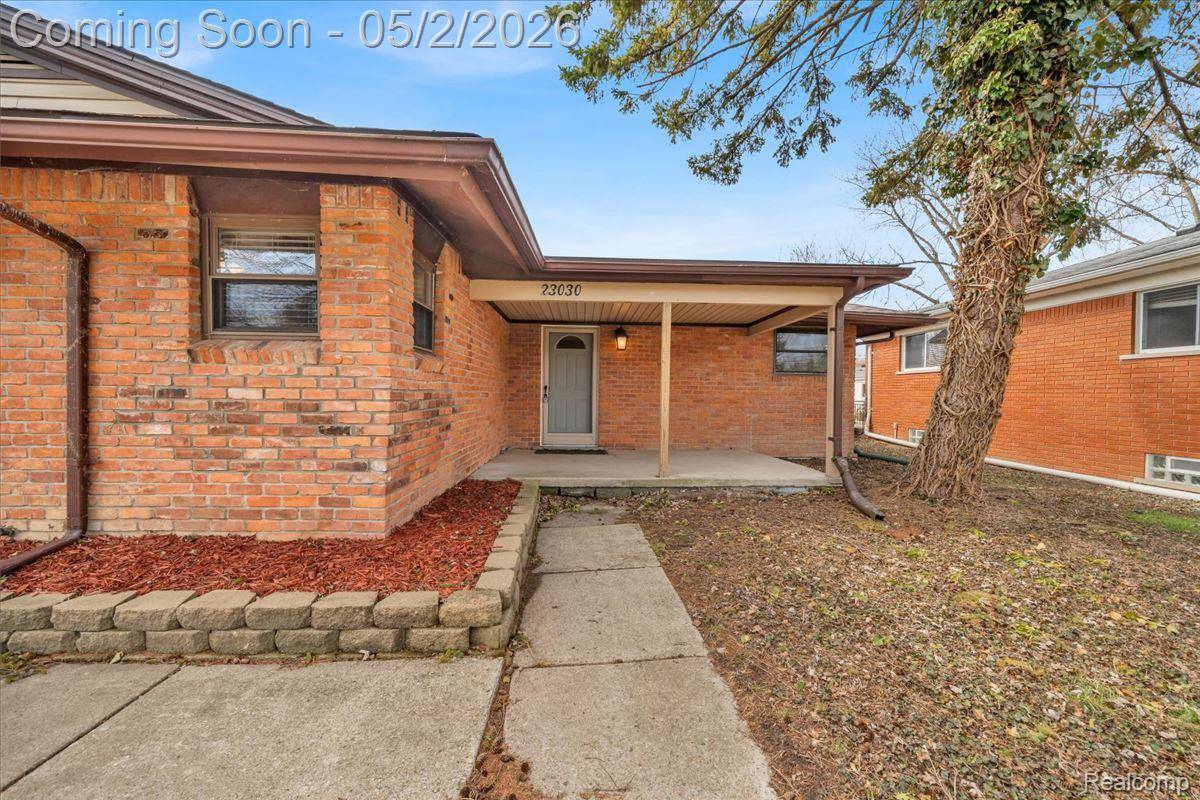 23030 Edgewater ST, St. Clair Shores, MI 48082