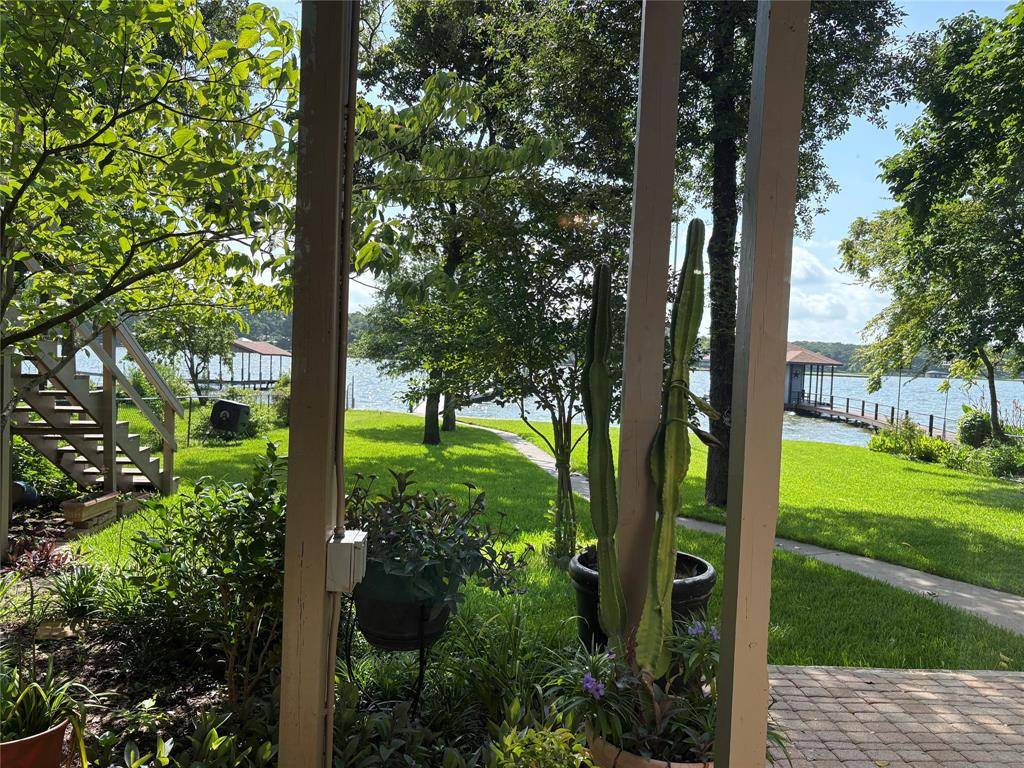 130 Camino Robles Street, Gun Barrel City, TX 75156