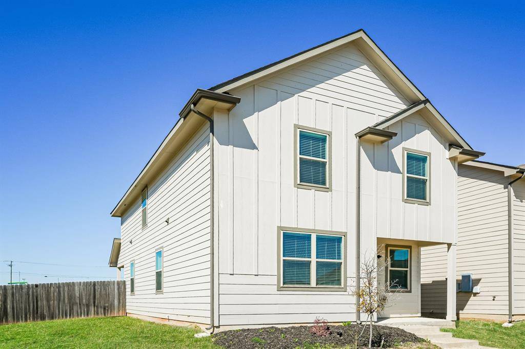 5244 Applegate Drive, Fort Worth, TX 76119