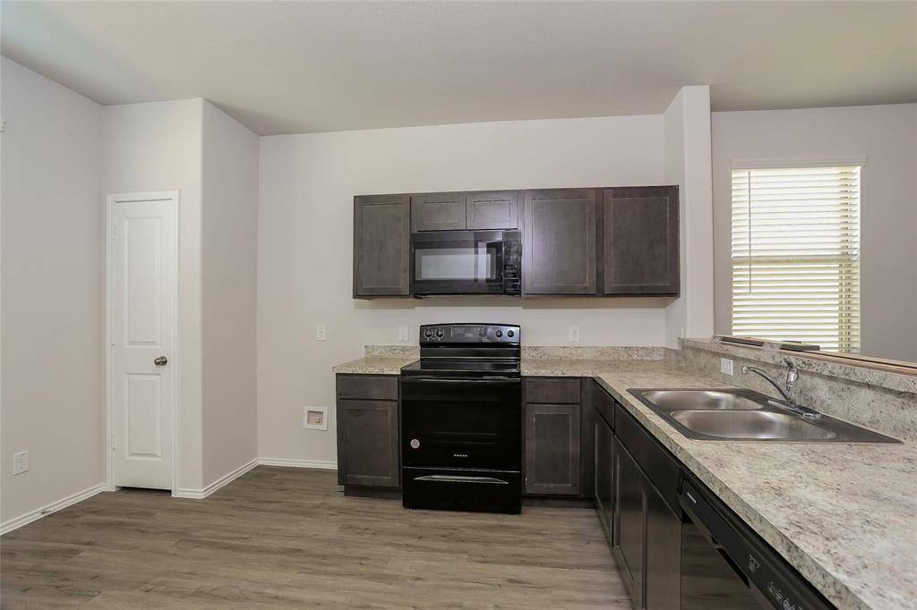 5244 Applegate Drive, Fort Worth, TX 76119