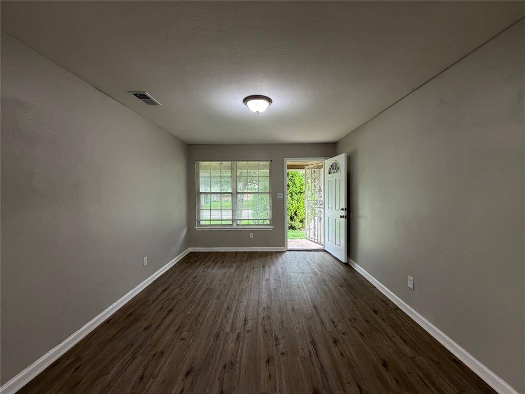 1105 De Ridder Avenue, Fort Worth, TX 76106
