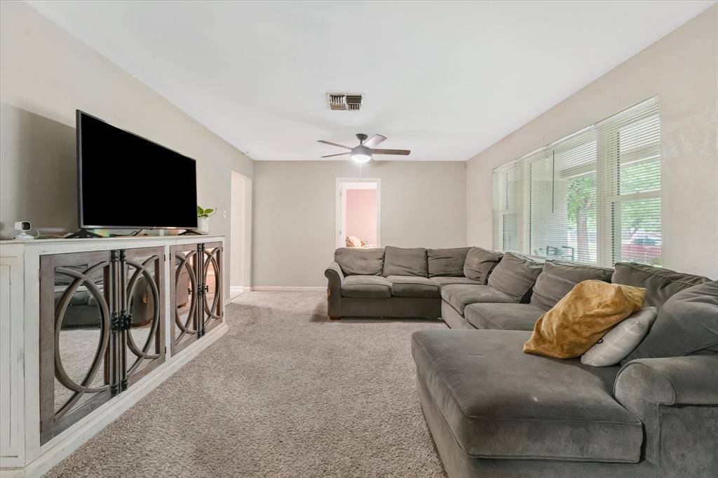504 Parkside Drive, White Settlement, TX 76108