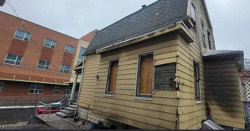 176 Madison Ave, Irvington Twp., NJ 07111