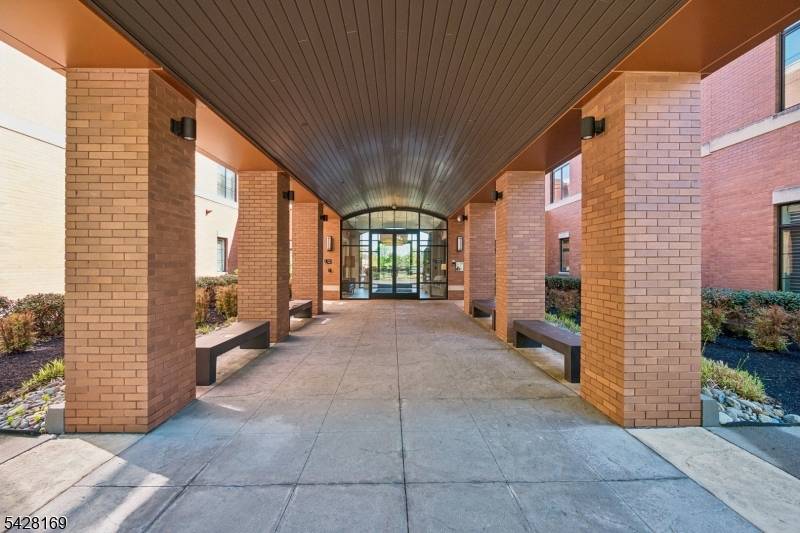 33 Green Village Rd3302 #3302, Madison Boro, NJ 07940