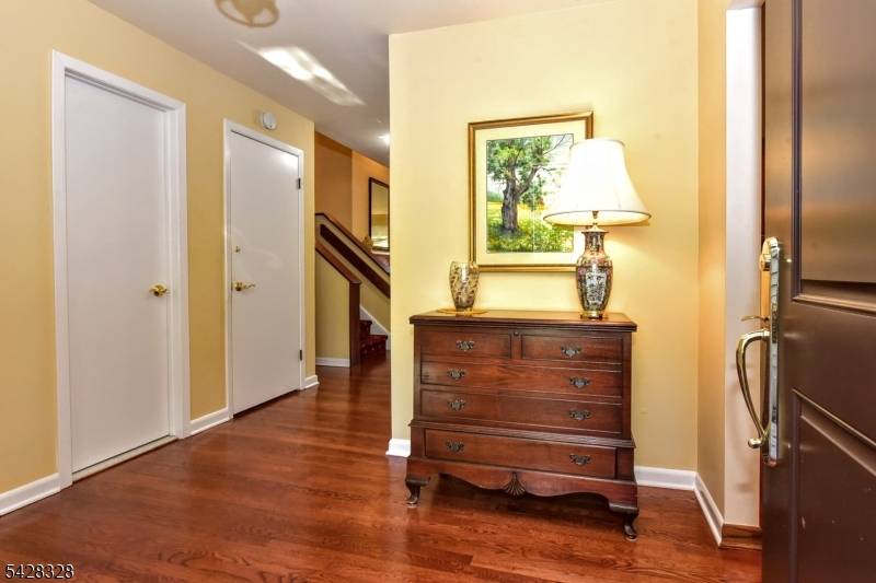 30 N Bayard Ln, Mahwah Twp., NJ 07430