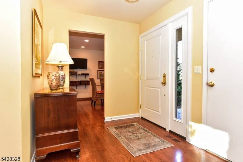 30 N Bayard Ln, Mahwah Twp., NJ 07430