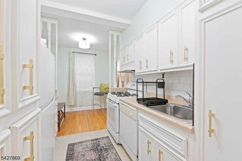 100 E Palisade Ave, Englewood City, NJ 07631