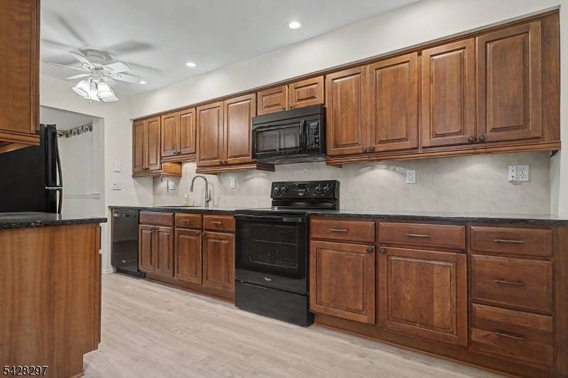 71 Bayberry Dr, Franklin Twp., NJ 08873