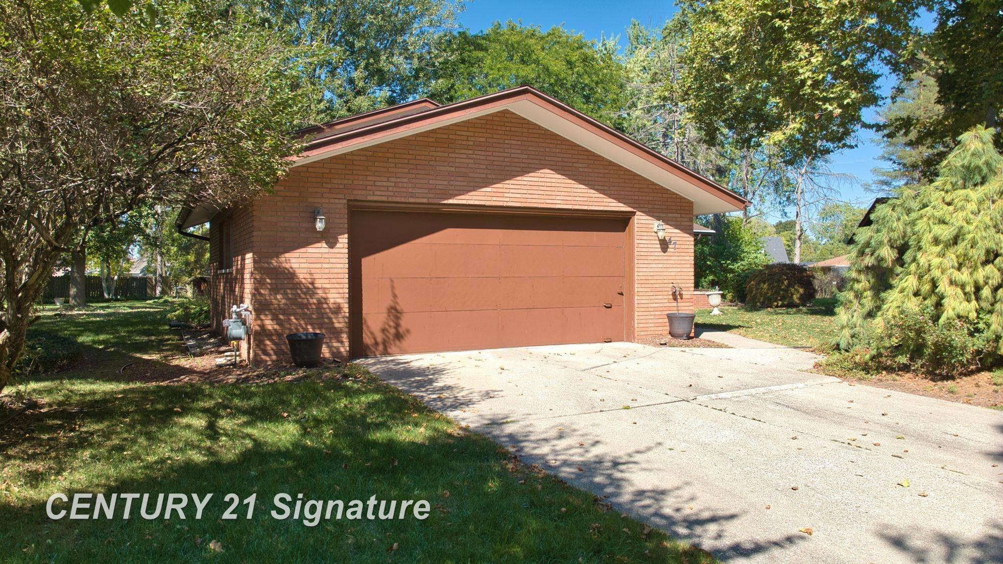 47 Bretton PL, Saginaw, MI 48602