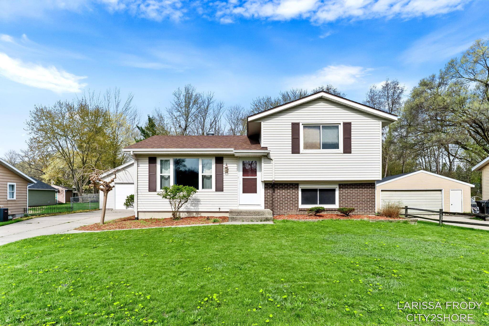 245 Helen DR, Rockford City, MI 49341