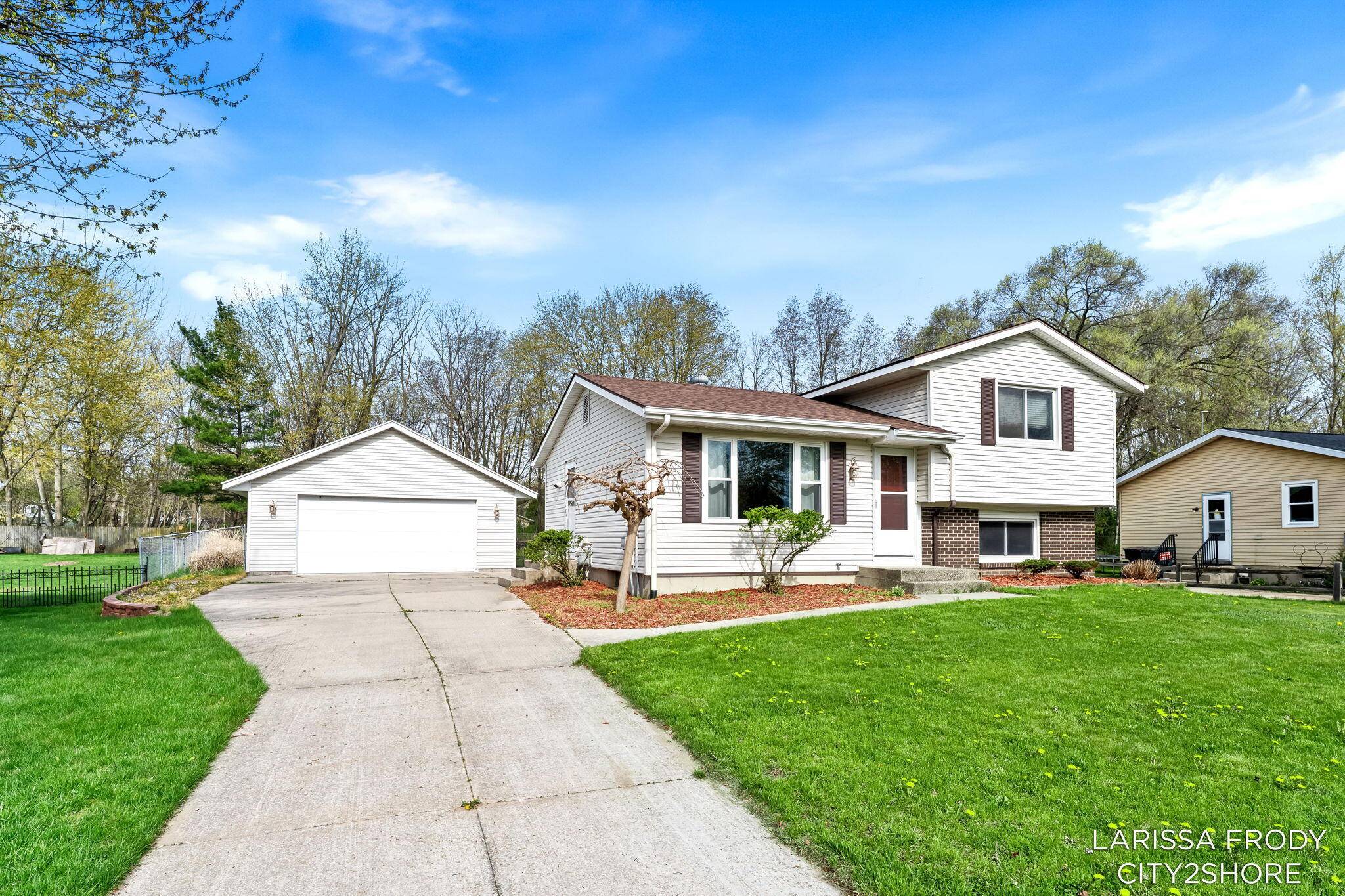 245 Helen DR, Rockford City, MI 49341