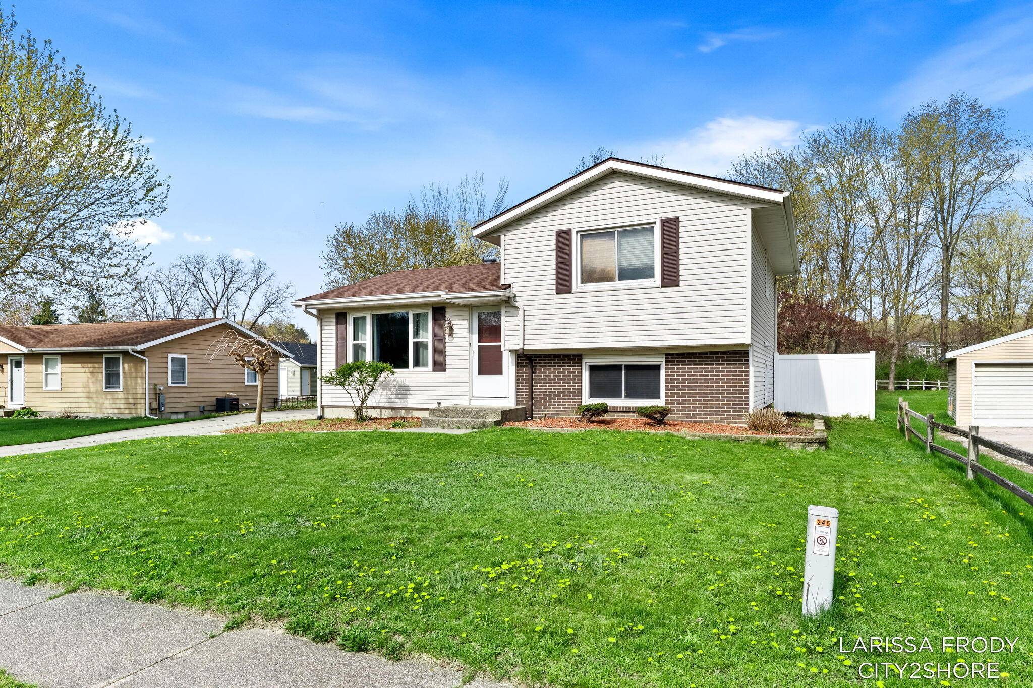 245 Helen DR, Rockford City, MI 49341