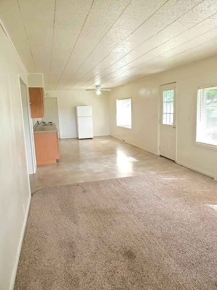 1960 S Winn RD, Deerfield Twp, MI 48858