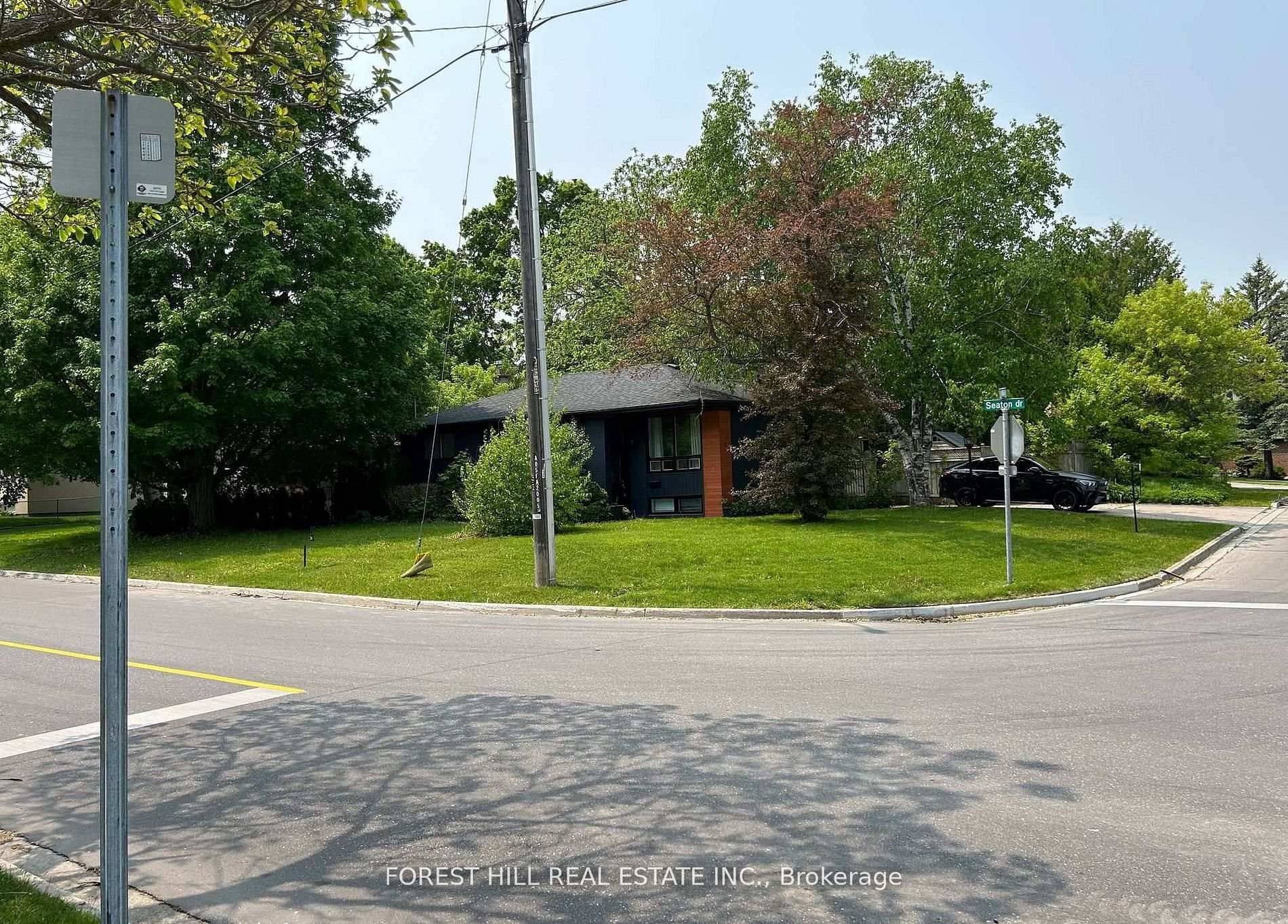 1 Willis DR, Aurora, ON L4G 2J8