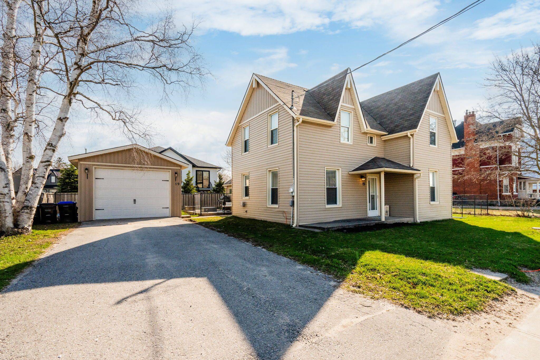 19 Yonge ST S, Springwater, ON L0L 1P0