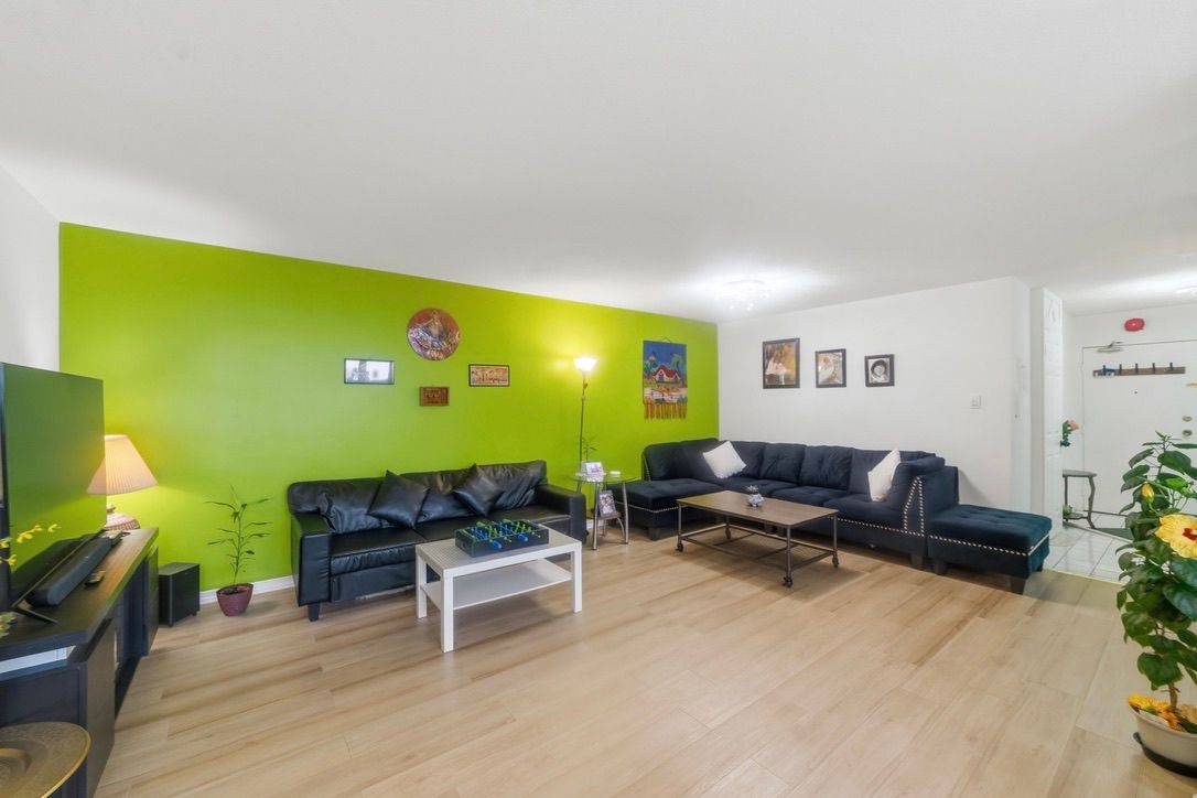 2323 Confederation Pkwy #1408, Mississauga, ON L5B 1R6