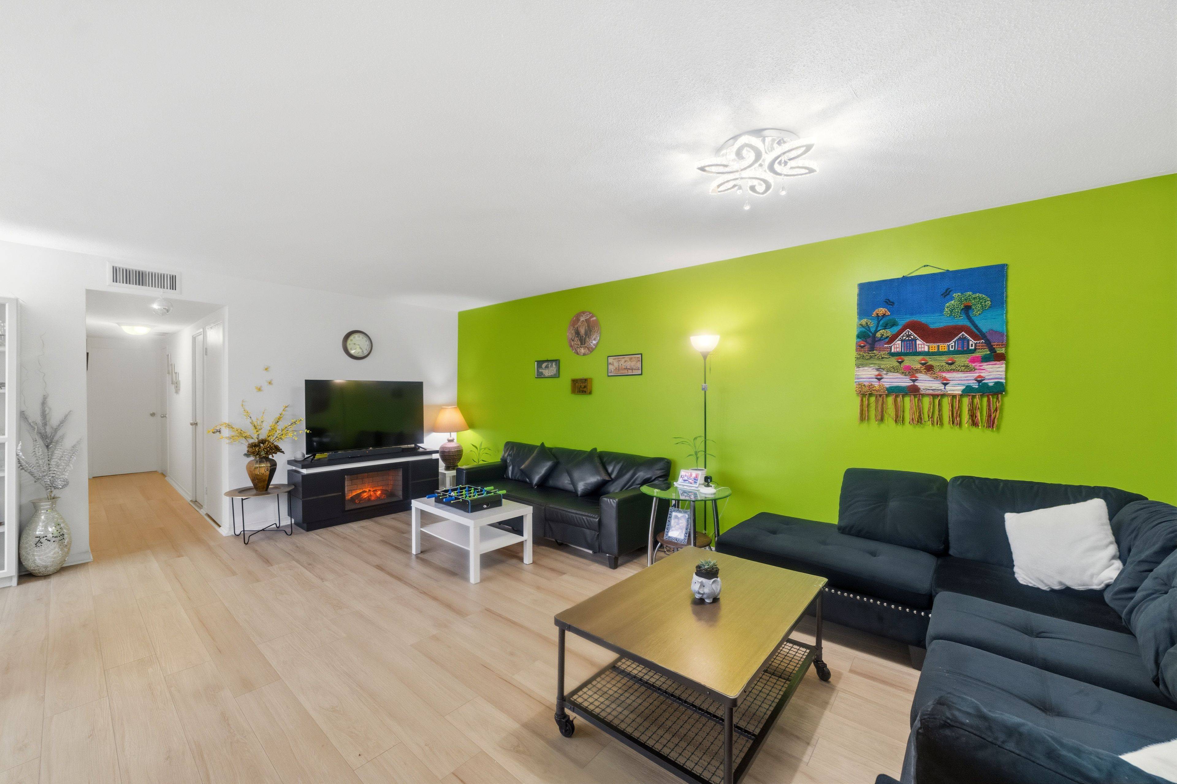 2323 Confederation Pkwy #1408, Mississauga, ON L5B 1R6
