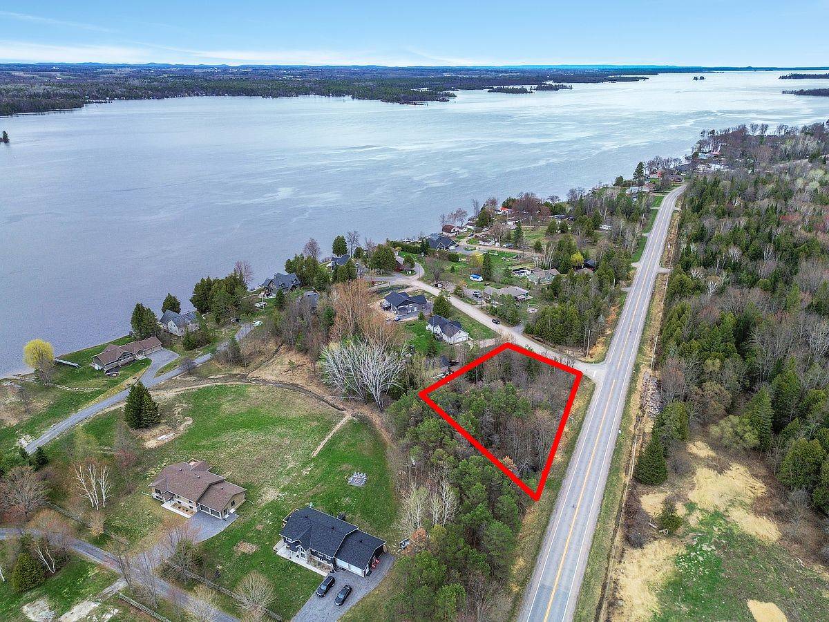 7 Grantham RD, Horton, ON K7V 3Z8