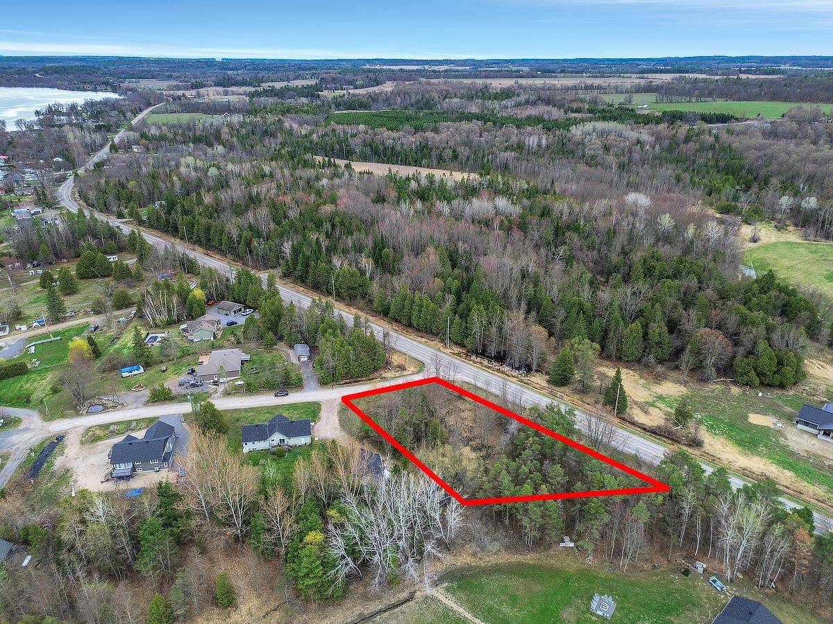 7 Grantham RD, Horton, ON K7V 3Z8