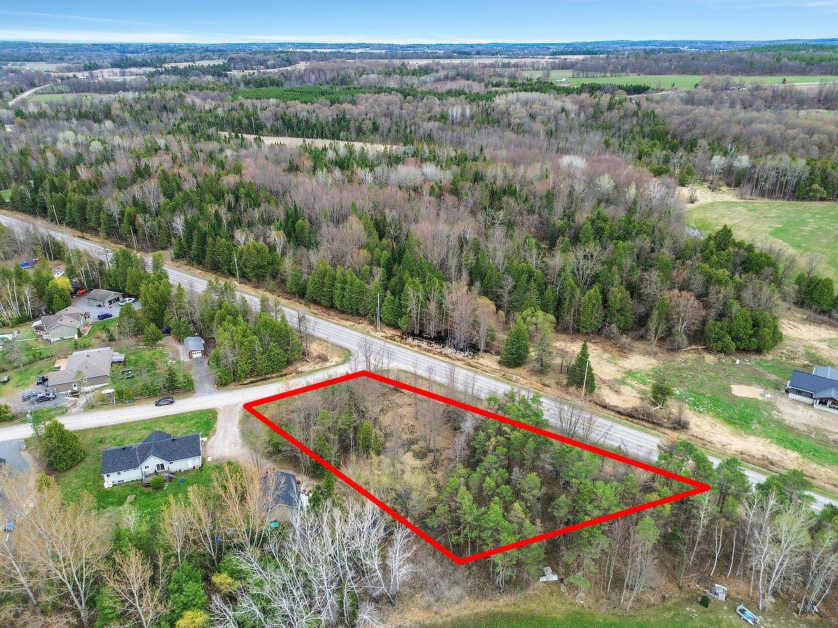 7 Grantham RD, Horton, ON K7V 3Z8