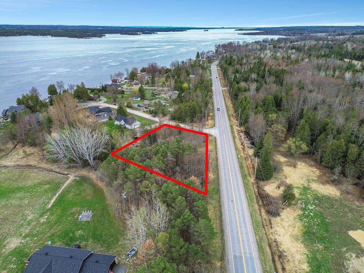 7 Grantham RD, Horton, ON K7V 3Z8