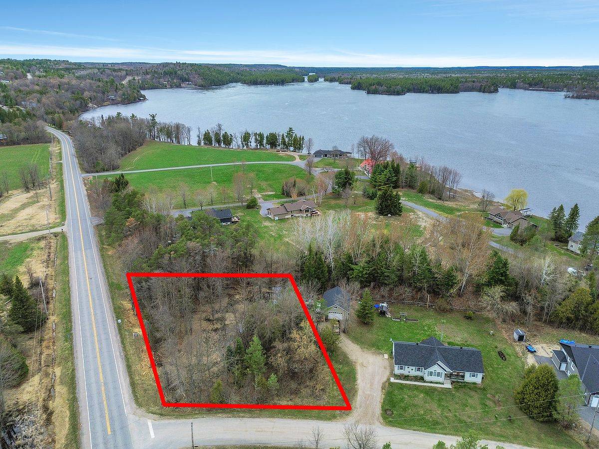 7 Grantham RD, Horton, ON K7V 3Z8