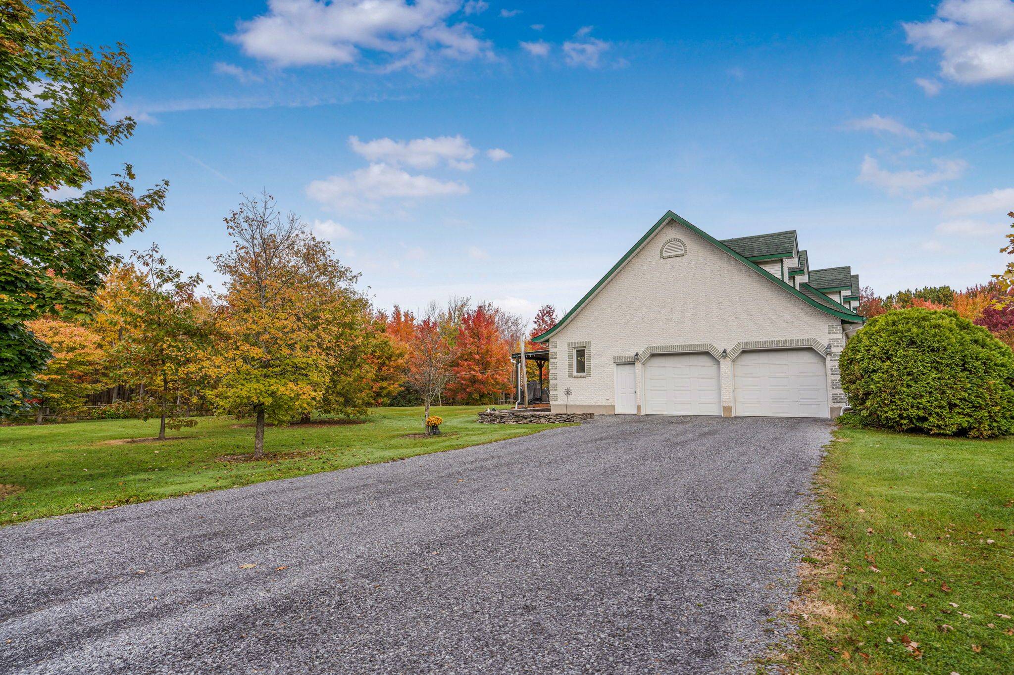 638 St Thomas RD, Russell, ON K0A 1W0