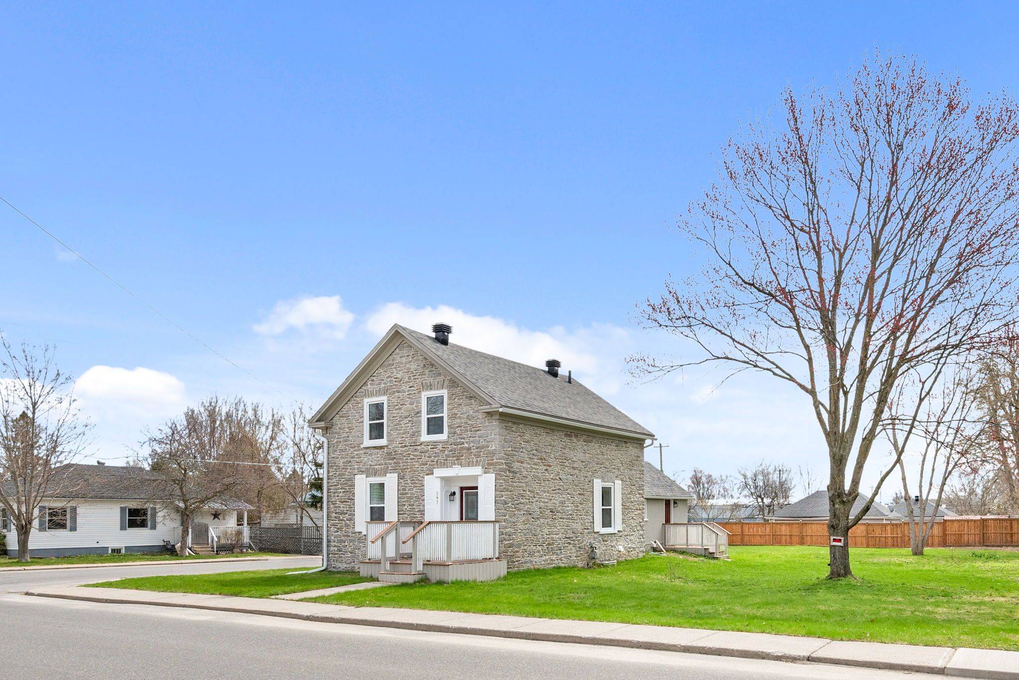 297 Park ST E, Prescott, ON K0E 1T0