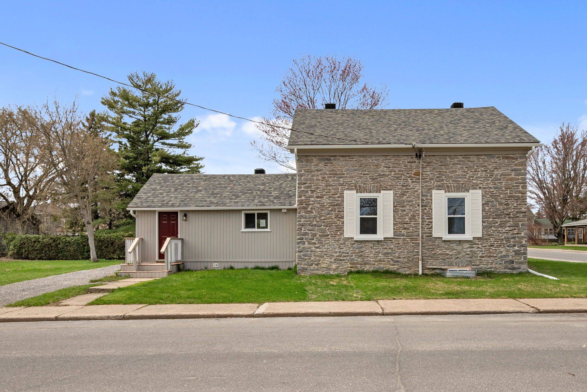 297 Park ST E, Prescott, ON K0E 1T0