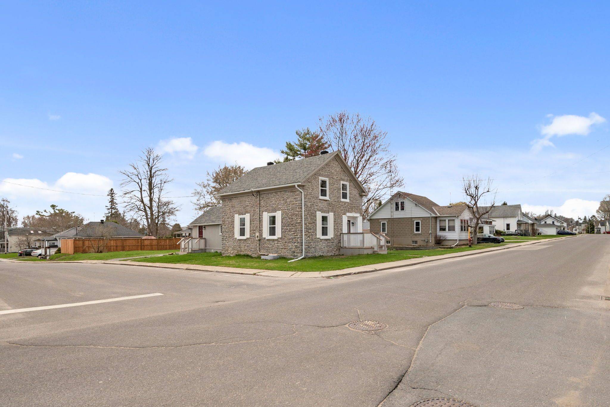 297 Park ST E, Prescott, ON K0E 1T0