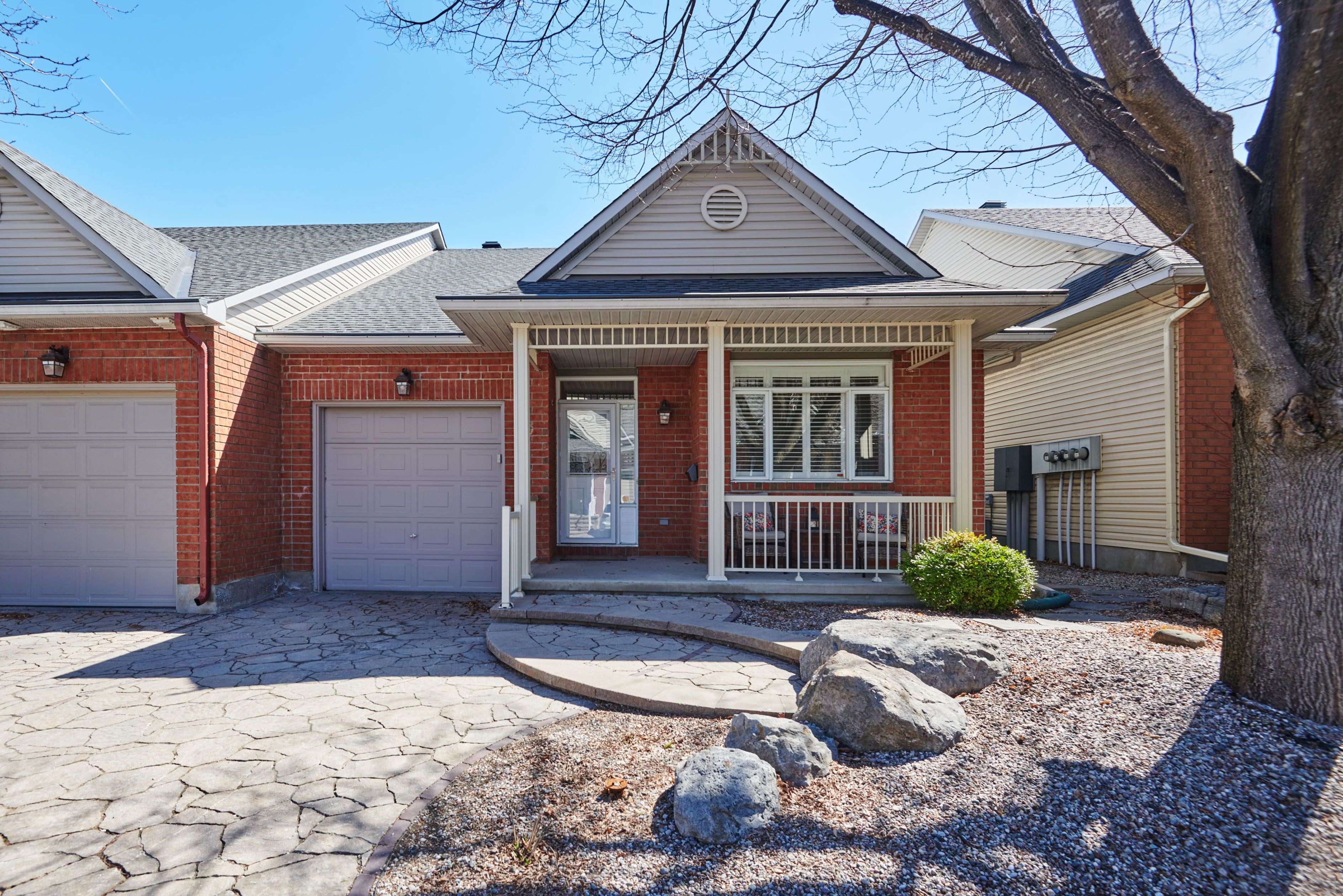 1240 Kilborn PL #15, Alta Vista And Area, ON K1H 1B4