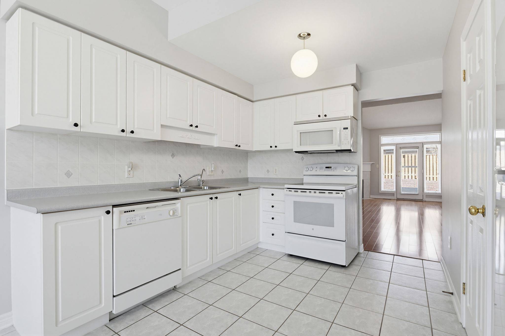 34 Greentrail DR, Hamilton, ON L0R 1W0