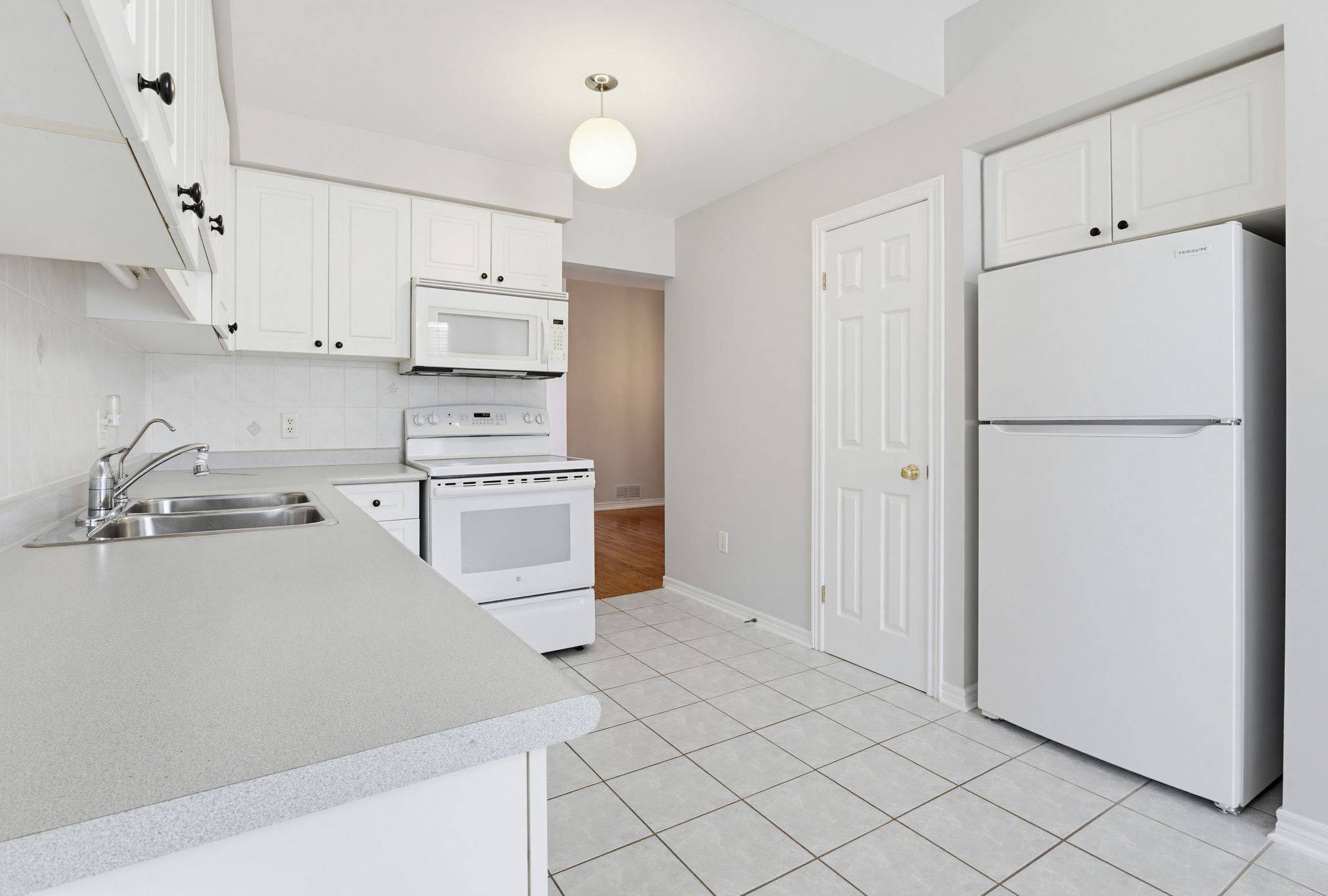 34 Greentrail DR, Hamilton, ON L0R 1W0