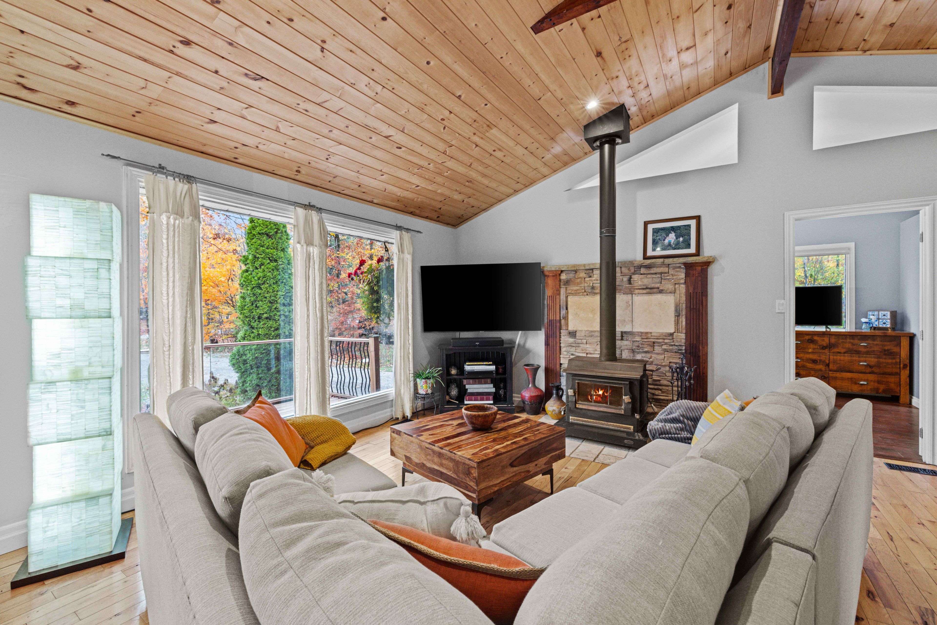 25 Sugarbush BLVD, Trent Lakes, ON K0L 1J0